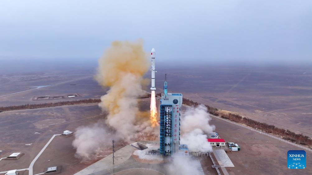 China lança com sucesso novo satélite de teste