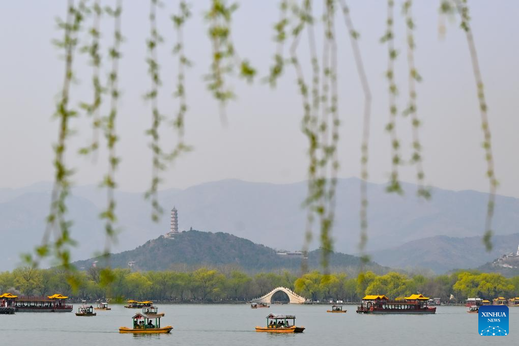 Primavera embeleza a paisagem do Palácio de Verão em Beijing