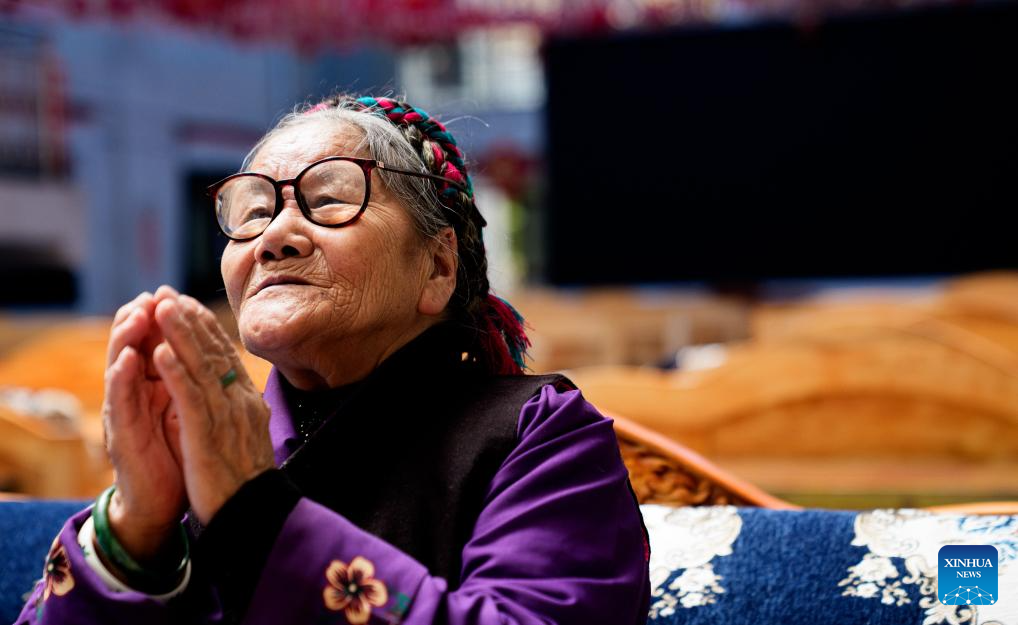 Ex-serva Tsedekyi celebra nova vida em Xizang, sudoeste da China