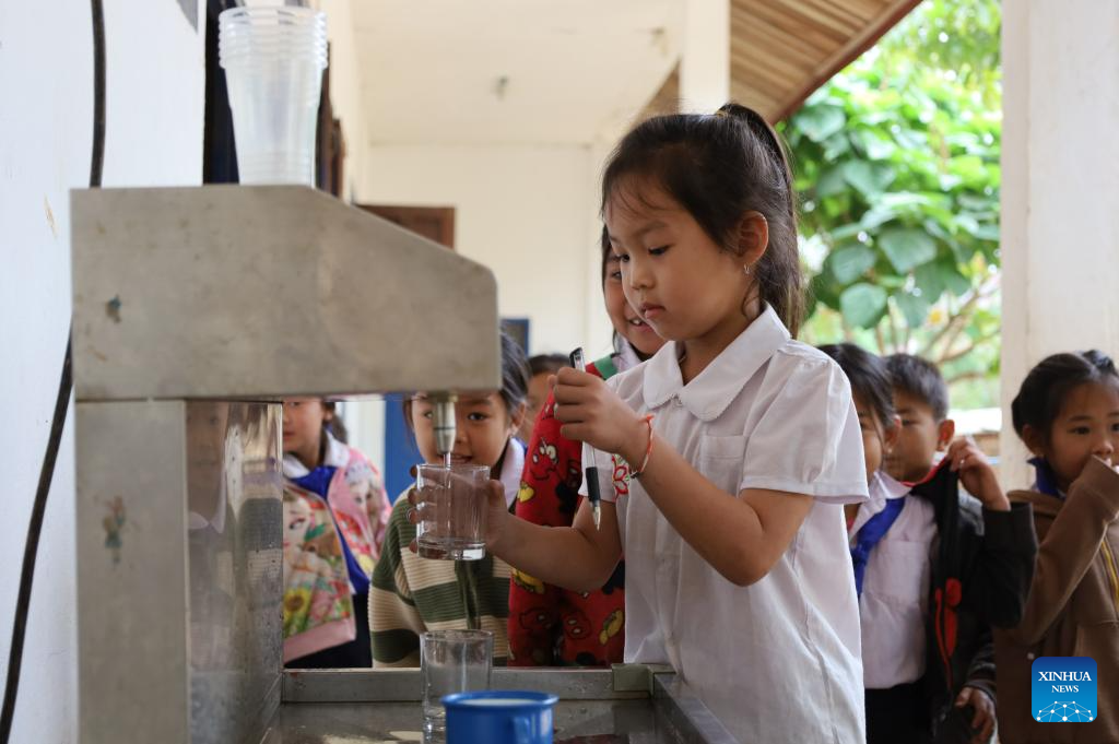 Destaque: Cooperação Lancang-Mekong leva água potável segura para aldeia laociana