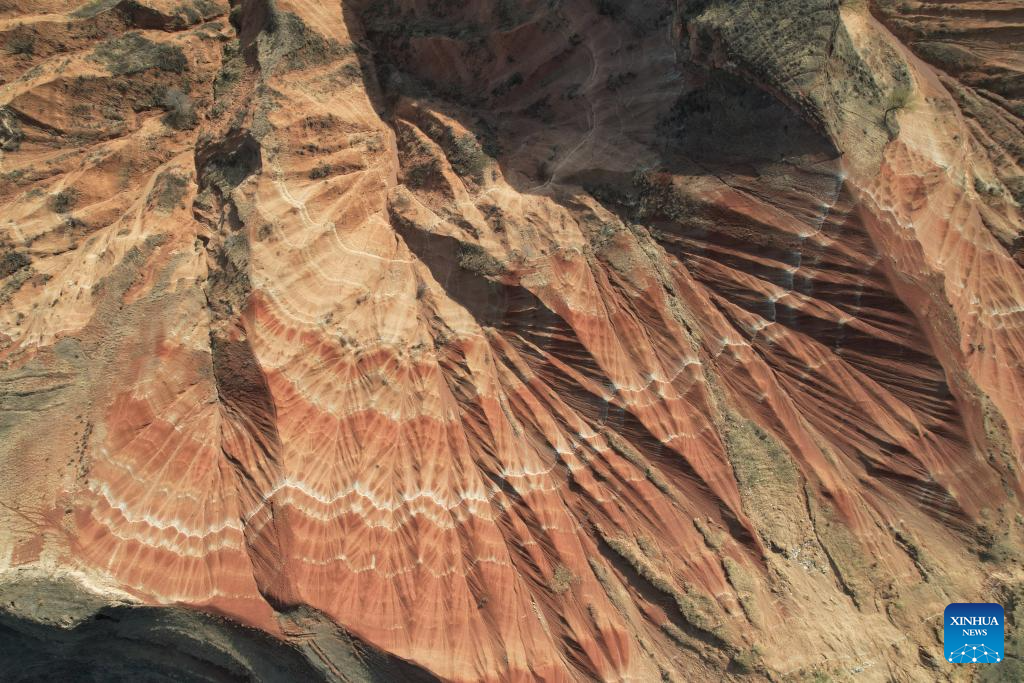 Paisagem do relevo Danxia na Vila de Dongyuan, na província chinesa de Gansu