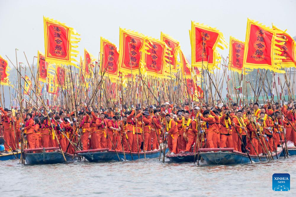 Festival dos Barcos de Qintong agita a Cidade de Taizhou, na província chinesa de Jiangsu