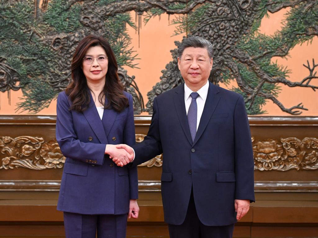Xi se encontra com líder do KMT, Cheng Li-wun, em Beijing
