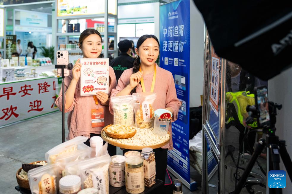 1ª edição da Exposição de Agricultura da Medicina Chinesa tem início em Hunan, no centro da China