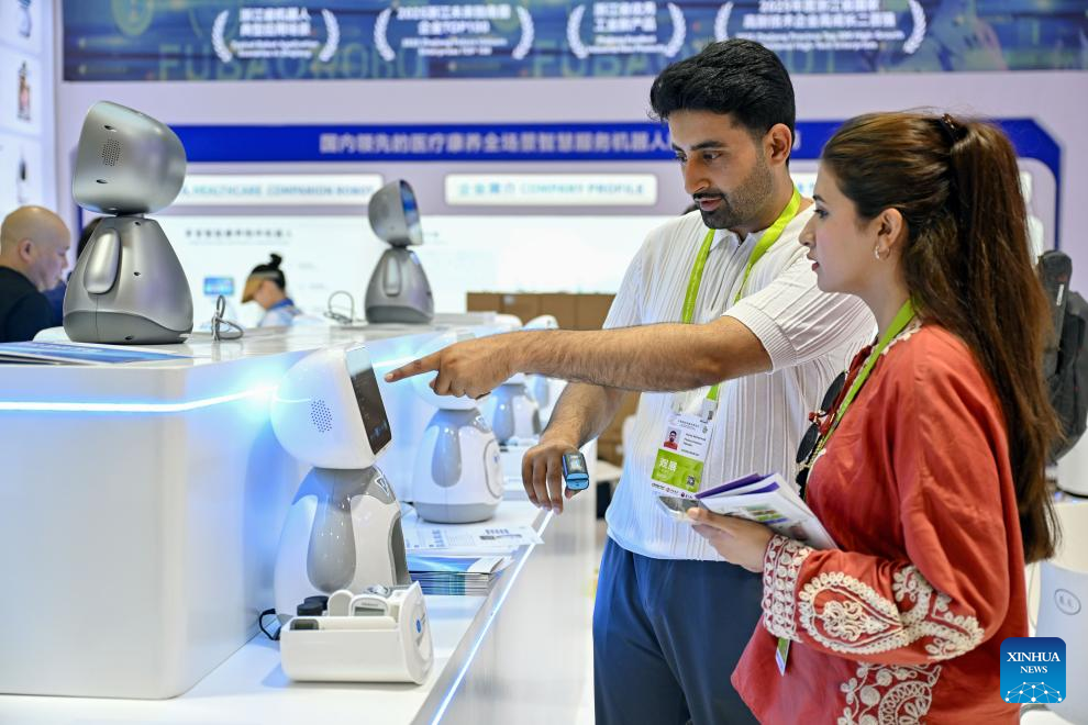 6ª Exposição Internacional de Produtos de Consumo da China atrai visitantes em Haikou