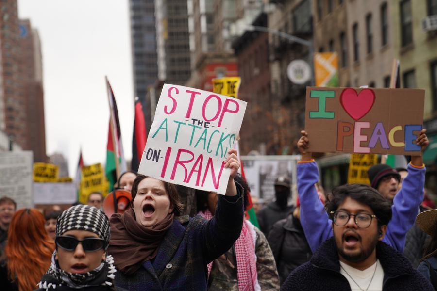 Principais influenciadores conservadores se voltam contra Trump por causa do Irã