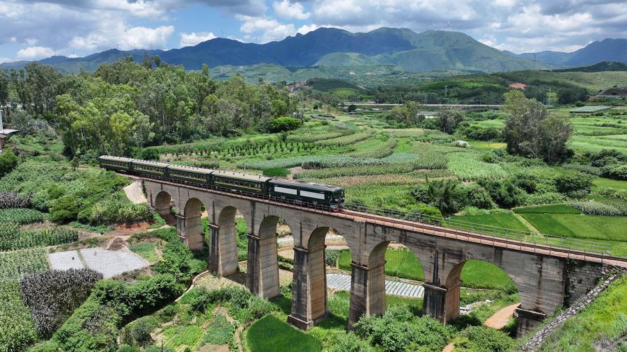 Das rotas comerciais aos laços tecnológicos -- Como parcerias econômicas robustas aproximam China e Vietnã