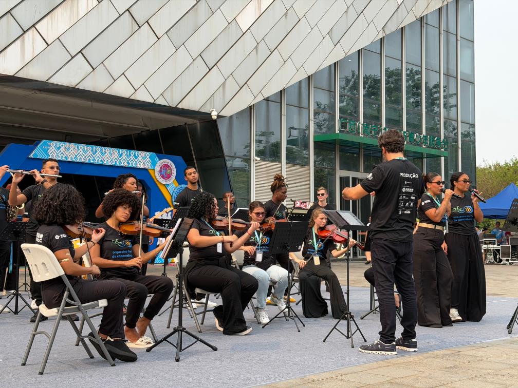(Multimídia) Música brasileira encontra tradição musical do sul da China