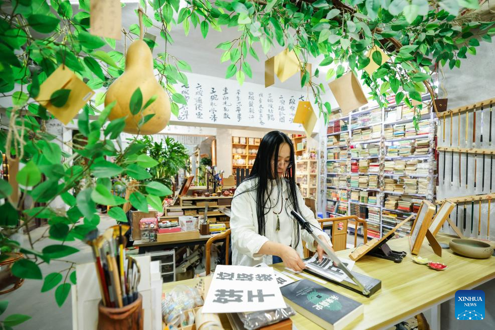 Livraria em bairro antigo se torna refúgio para amantes de livros em Changchun, na província chinesa de Jilin