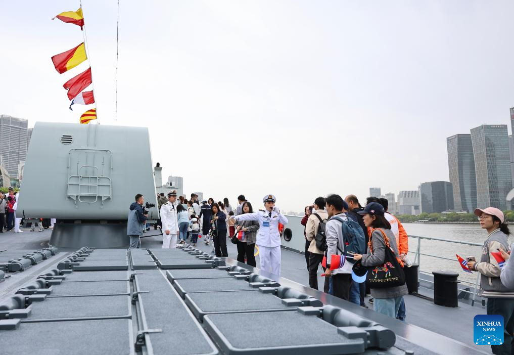 Marinha do ELP da China abre quartéis ao público para comemorar 77º aniversário