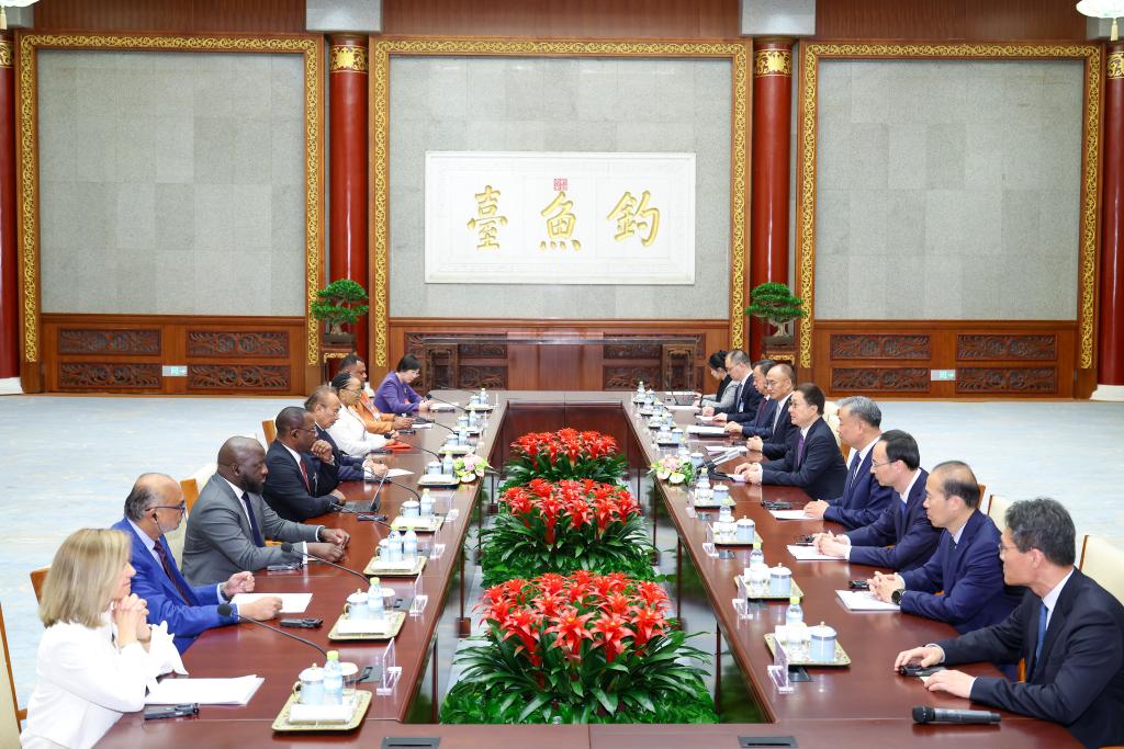 China disposta a promover comunidade global de desenvolvimento compartilhado com todas as partes, diz vice-presidente