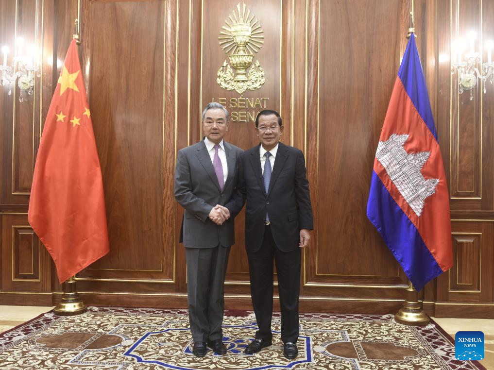 Chefe de Estado interino do Camboja se reúne com chanceler chinês