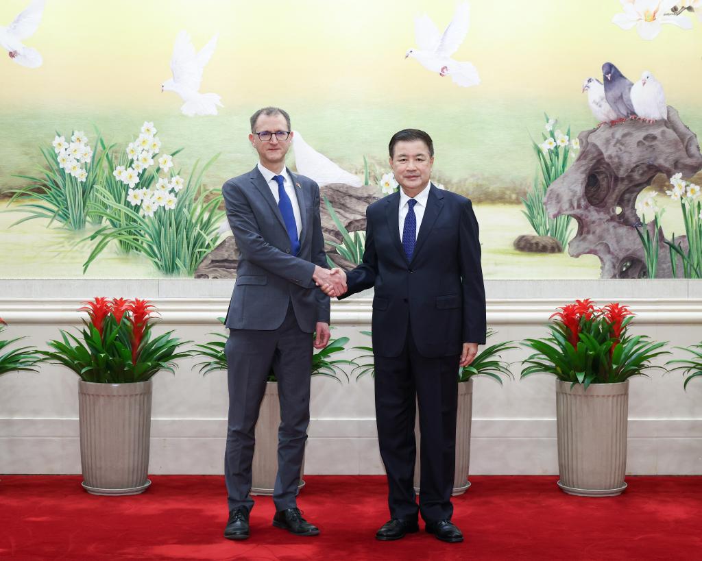 Chefe da polícia da China se reúne com diretor-geral da Agência Nacional do Crime do Reino Unido