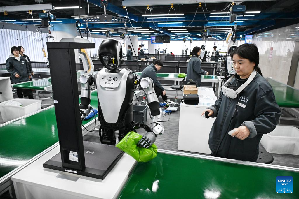 Treinadores de IA incorporada surgem como nova profissão em Qingdao, na Província de Shandong