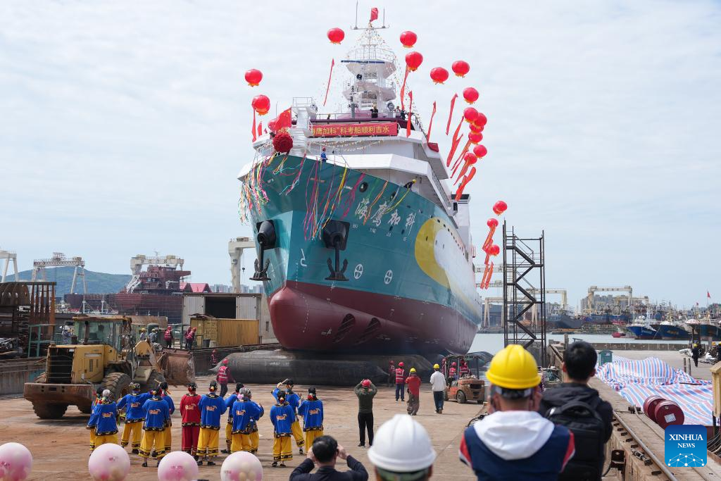 Primeiro navio de pesquisa científica financiado por recursos privados da China é lançado ao mar em Zhejiang